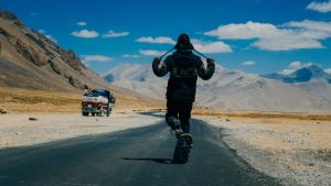 How Do Ladakhi Traditional Dresses Vary by Gender