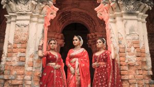 What is the Significance of Traditional Dresses in Maharashtra