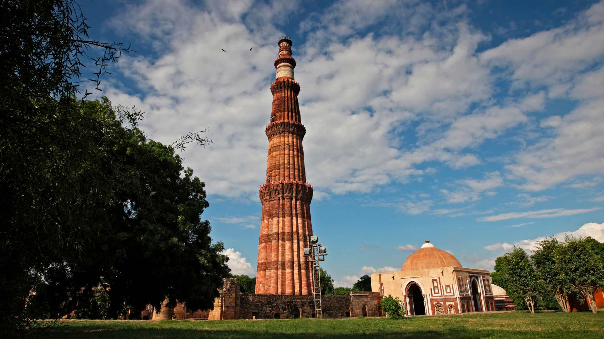 Qutub Minar Entry Timing, History, Entry Fee, and Visitor Guide
