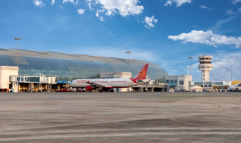 in which city is the shri guru ramdas ji international airport situated